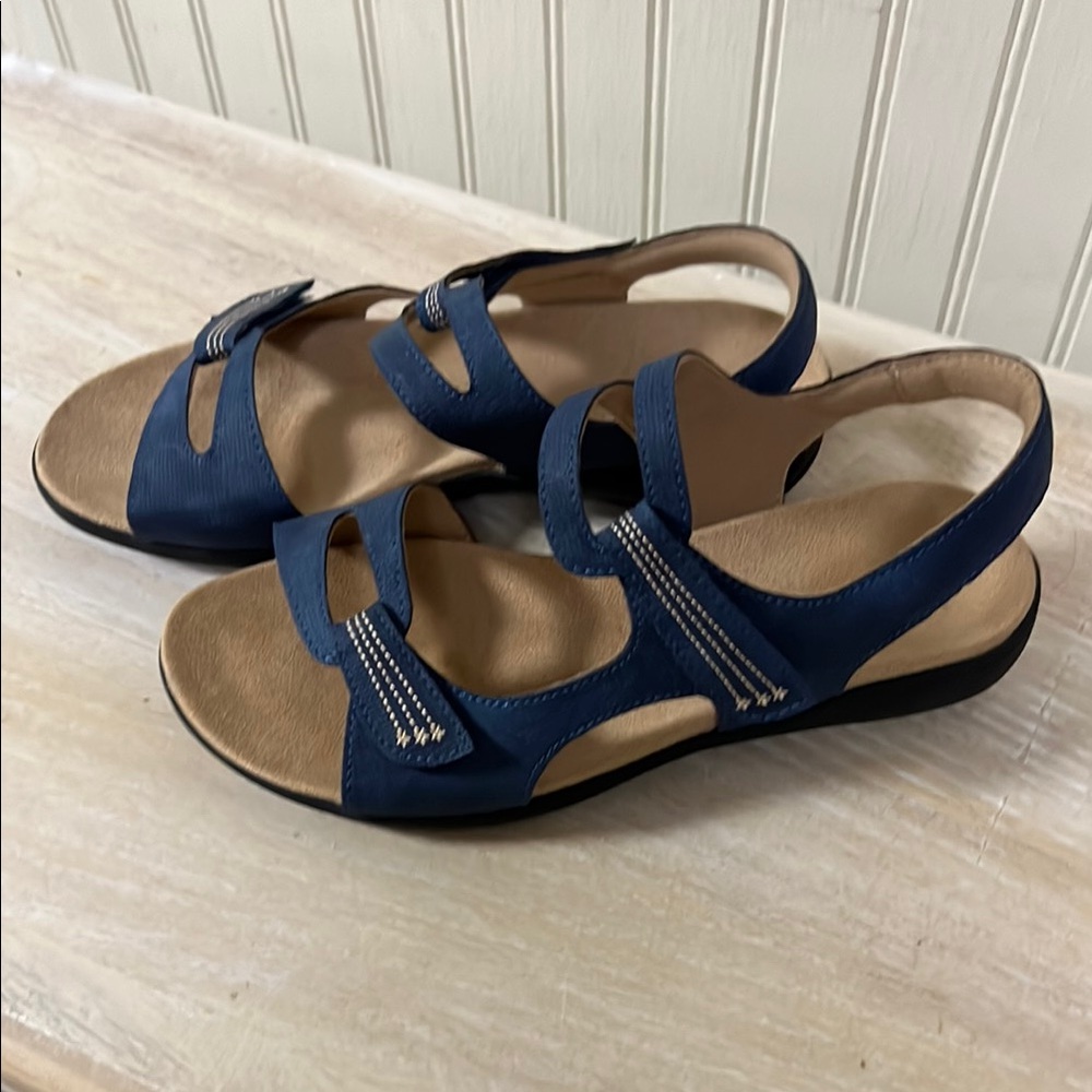 Katarina 3 Trotters Blue Sandals - 7.5 Wide